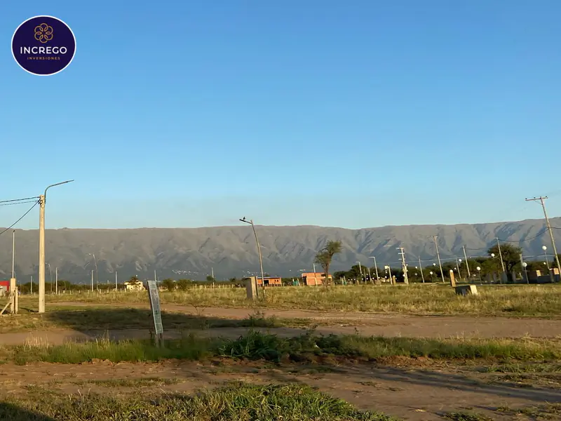 Solares del Valle — fotografía del entorno. Lotes abiertos frente al cordón serrano · SOL-069-007