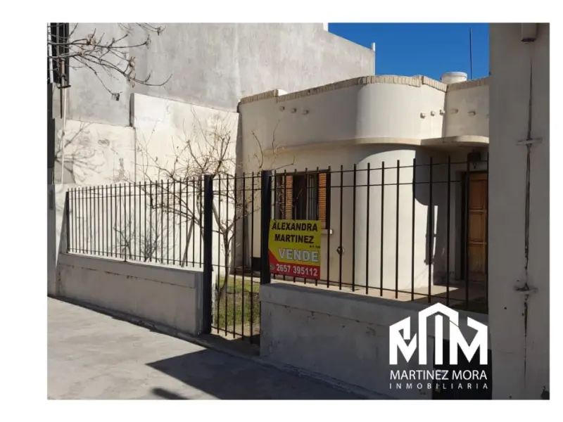 Casa en venta en Villa Mercedes, zona escuela Sagrado Corazón. Apta Credito